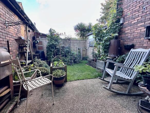 3 bed Terraced for sale Image 9