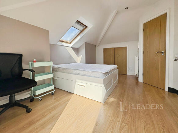 d5a92eda-bedroom