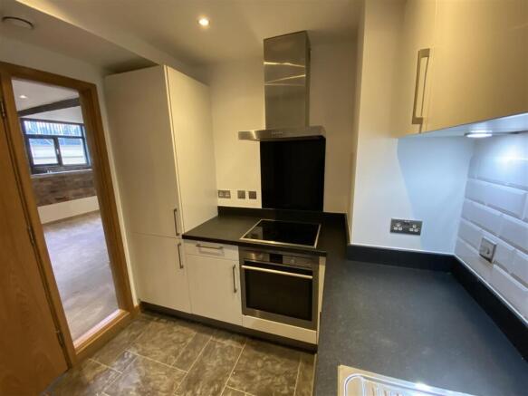 2 bed Apartment to rent Image 4