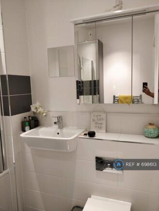 Common Bathroom 3