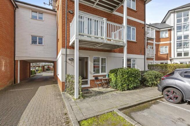 5 York House, Chequers Ave, HP11 1GP-9.jpg