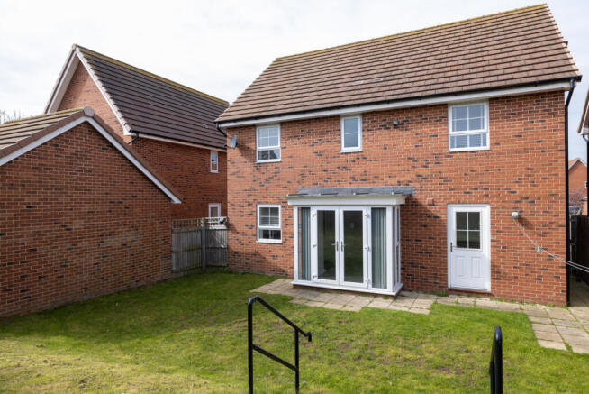 4 bed Detached for sale Image 11
