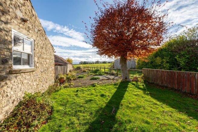2 bed Semi-Detached for sale Image 10