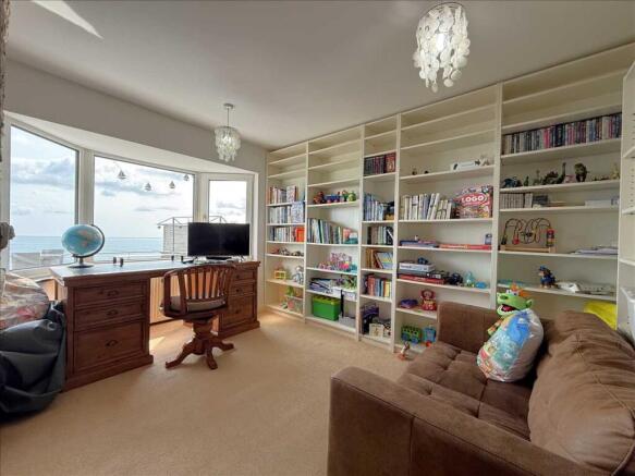 5 bed House for sale Image 5