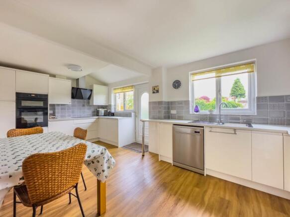 4 bed Detached for sale Image 5