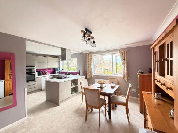 3 bed Detached for sale Image 9
