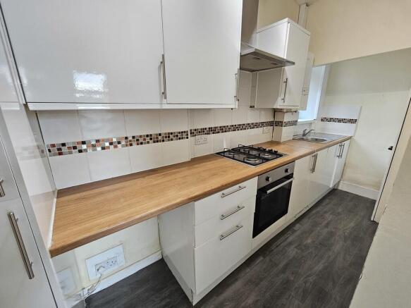 2 bed Terraced to rent Image 4