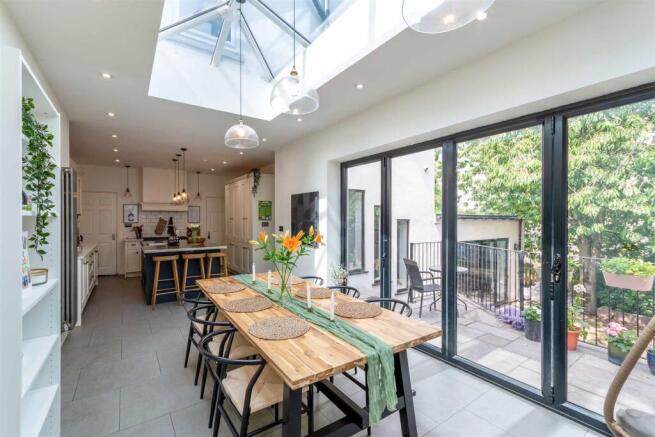 4 bed Semi-Detached for sale Image 5