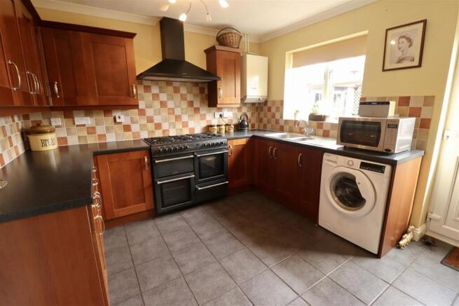 3 bed Semi-Detached for sale Image 4