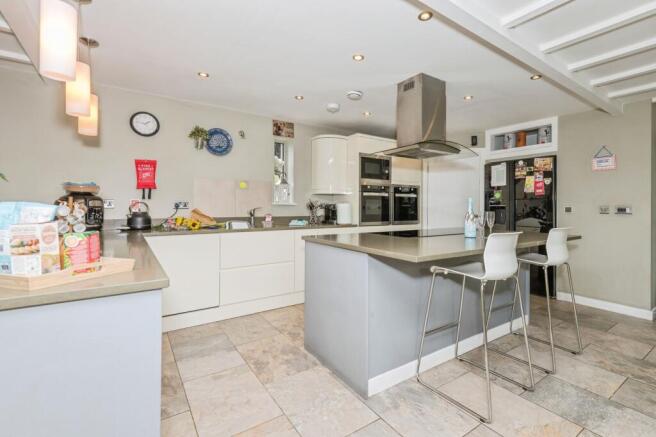 4 bed Detached for sale Image 7