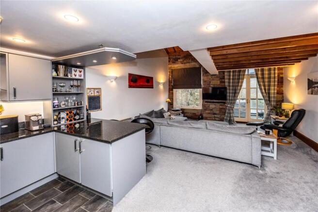 3 bed Apartment for sale Image 12