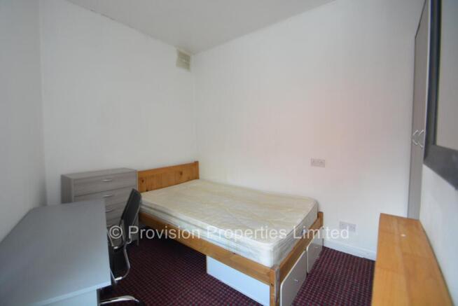 6 bed End of Terrace to rent Image 9