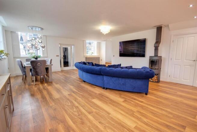 4 bed Detached for sale Image 4