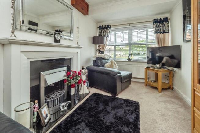 4 bed Detached for sale Image 7