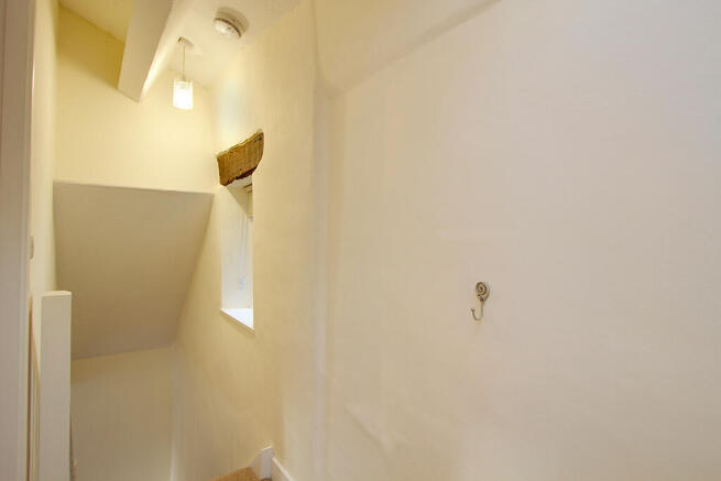 2 bed Terraced to rent Image 9