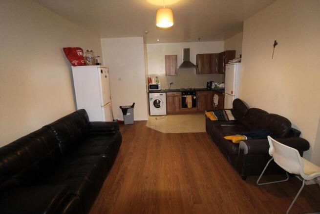 6 bed Terraced to rent Image 5