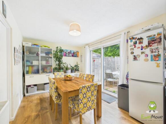 Ewemove Basingstoke Gainsborough Road Kitchen