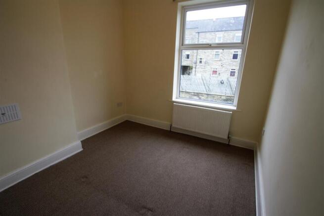 2 bed Terraced to rent Image 4