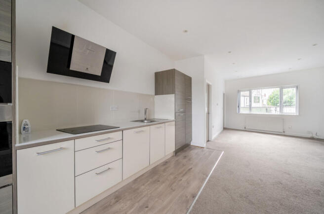 3 bed Flat for sale Image 6
