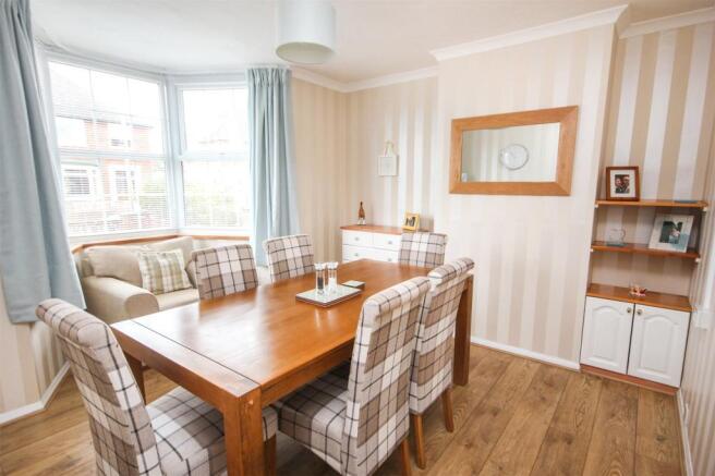 04 Dining Room