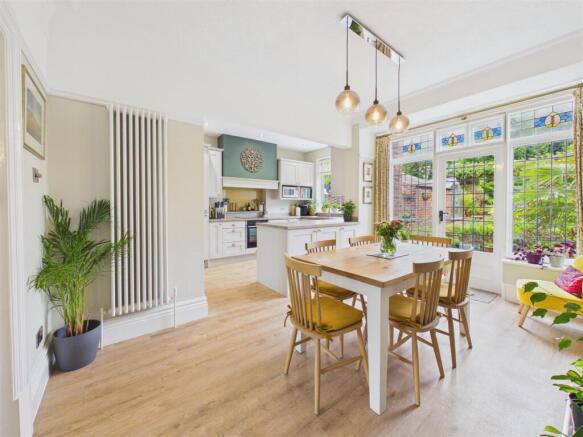 4 bed Semi-Detached for sale Image 7