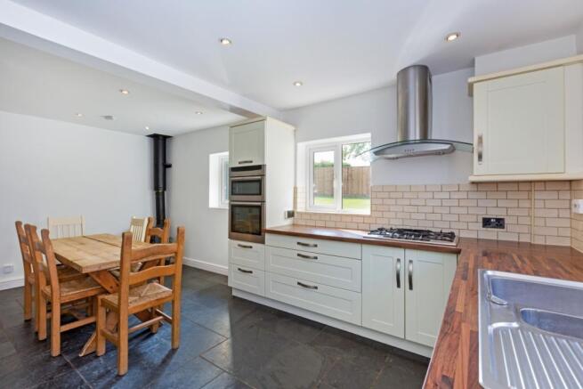 Kitchen /Dining 