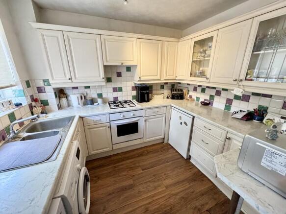 16 Bowers Close -...
