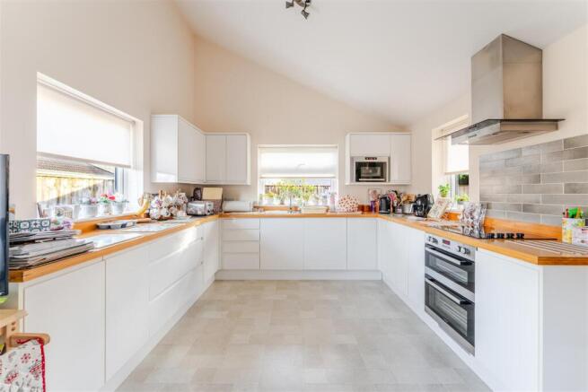 1A Elm Close Yatton BS49 4EL 45.jpg