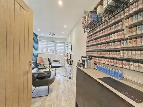 Salon/Studio