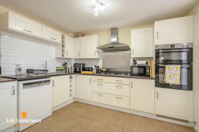 Kitchen / Breakfast Room