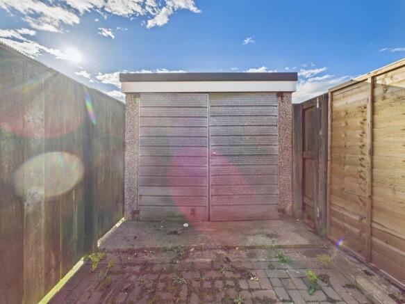 3 bed Semi-Detached for sale Image 10
