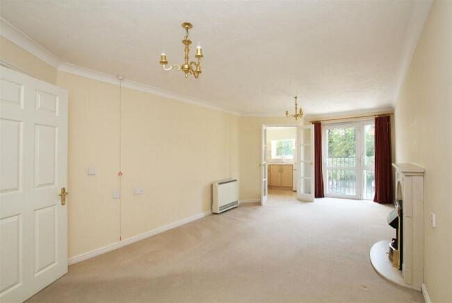 39BC - Sitting room 1.jpg