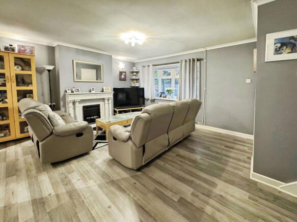Garden Close, Llanbradach, Caerphilly, CF83 3NA photo 4