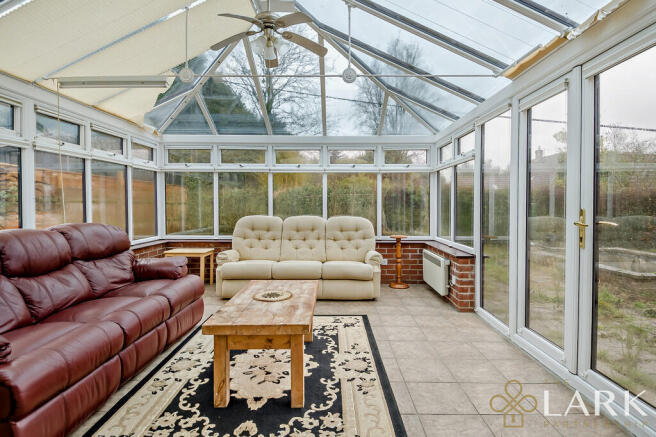 8676980-interior1...