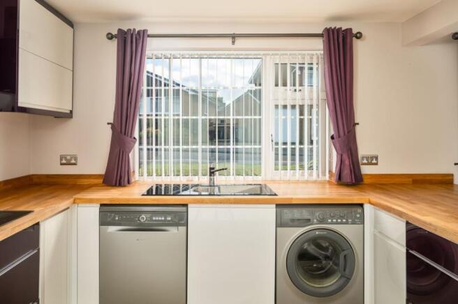 4 bed Detached for sale Image 8