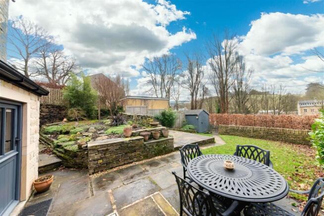 REAR GARDEN.jpg