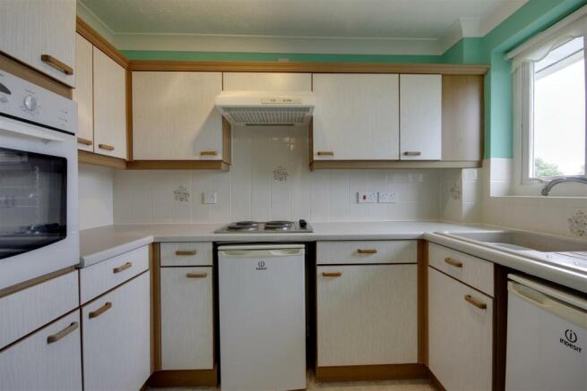 2 bed Flat for sale Image 7