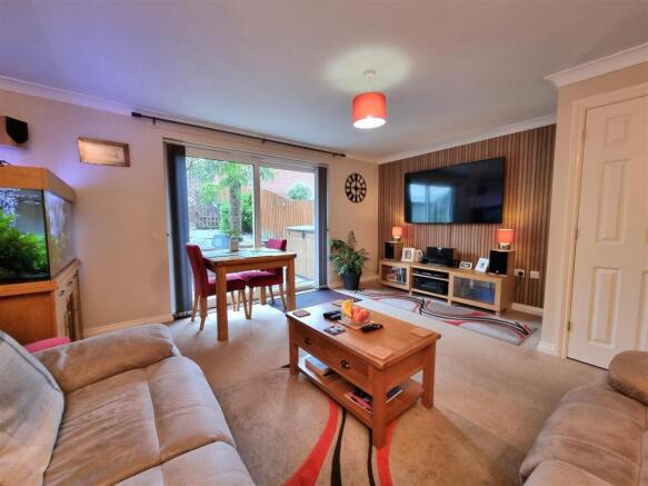 Sitting room 1.jpg