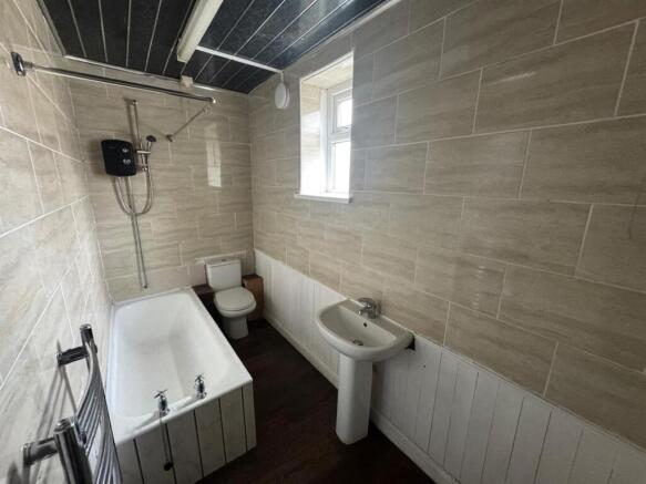 Bathroom 2.jpg