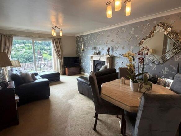 Lounge & Dining Room