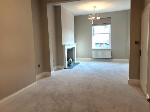 SITTING/DINING ROOM