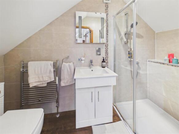 4 bed Detached for sale Image 10
