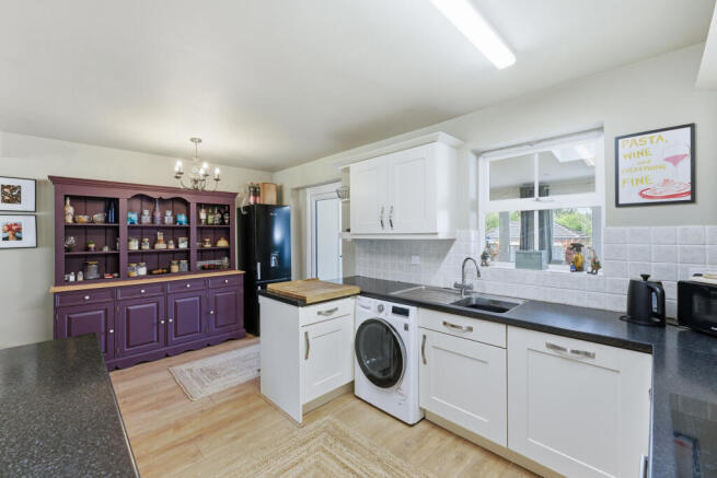 3 bed Semi-Detached for sale Image 8