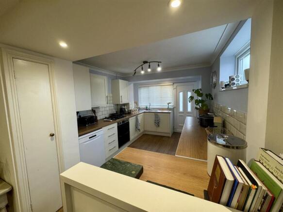 Kitchen (2/2)