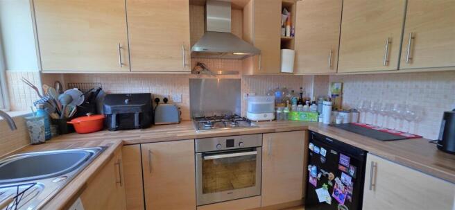 Maud Close, Devizes photo 4