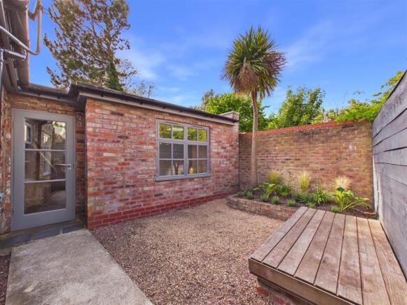 1 bed Mews for sale Image 11