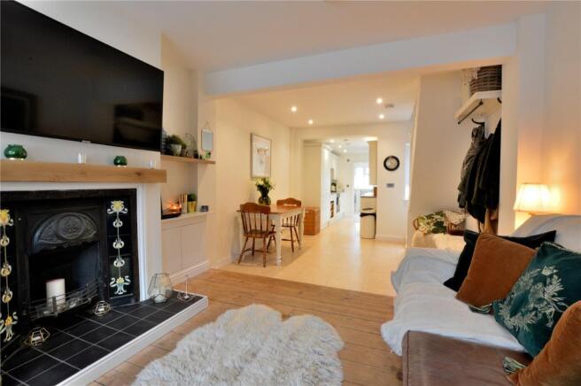 Lounge/Dining
