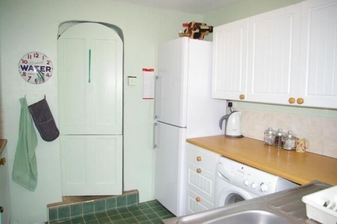 FITTED KITCHEN