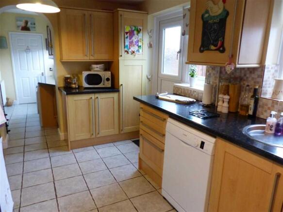 KITCHEN/BREAKFAST