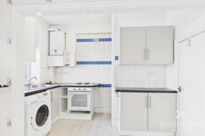 2 bed Terraced to rent Image 5